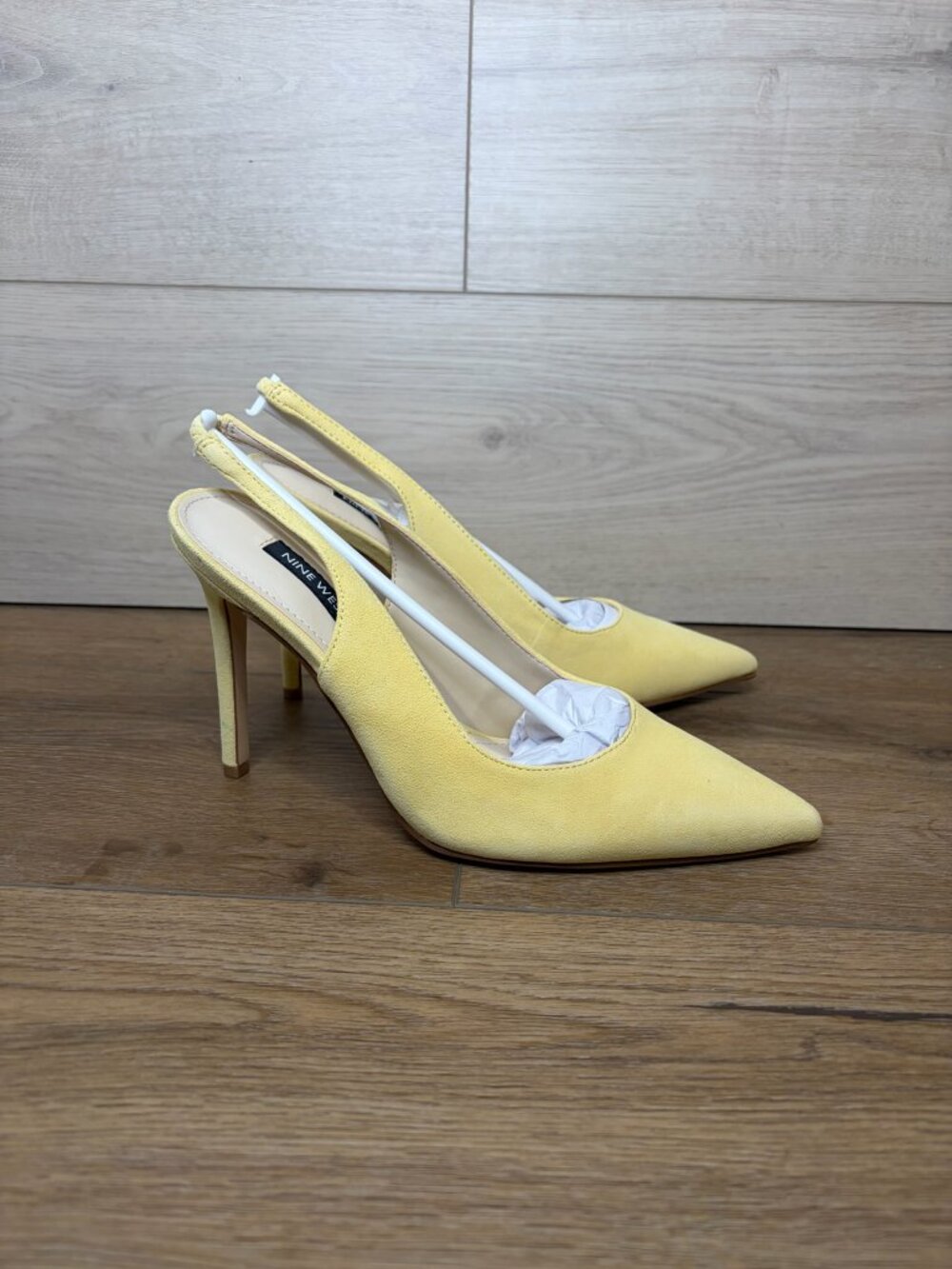 Nine West Feather Pointy Toe Pump Heels Yellow Patent Size 7.5M
